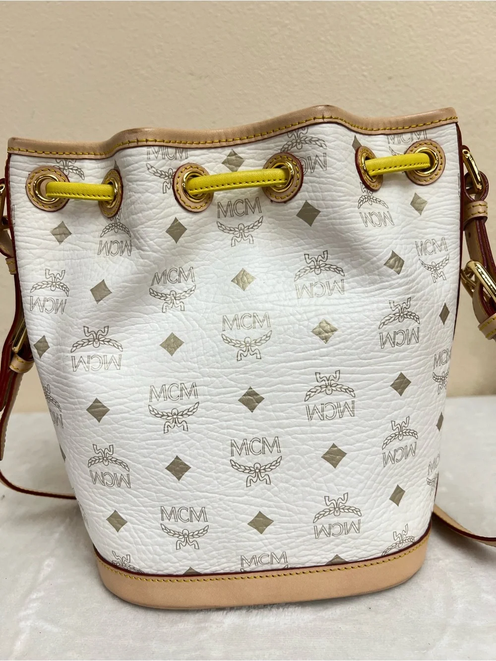 AUTH MCM BUCKET WHITE